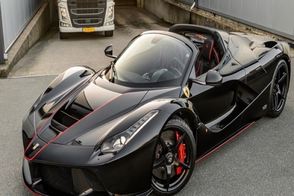 Ferrari LaFerrari Aperta