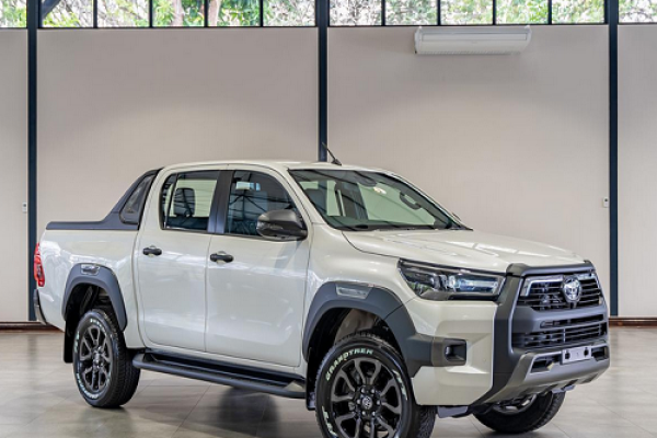 New Toyota Hilux 2.8 4x4 AT D/Cab