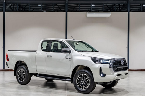New Toyota Hilux Smart Cab 2.8D